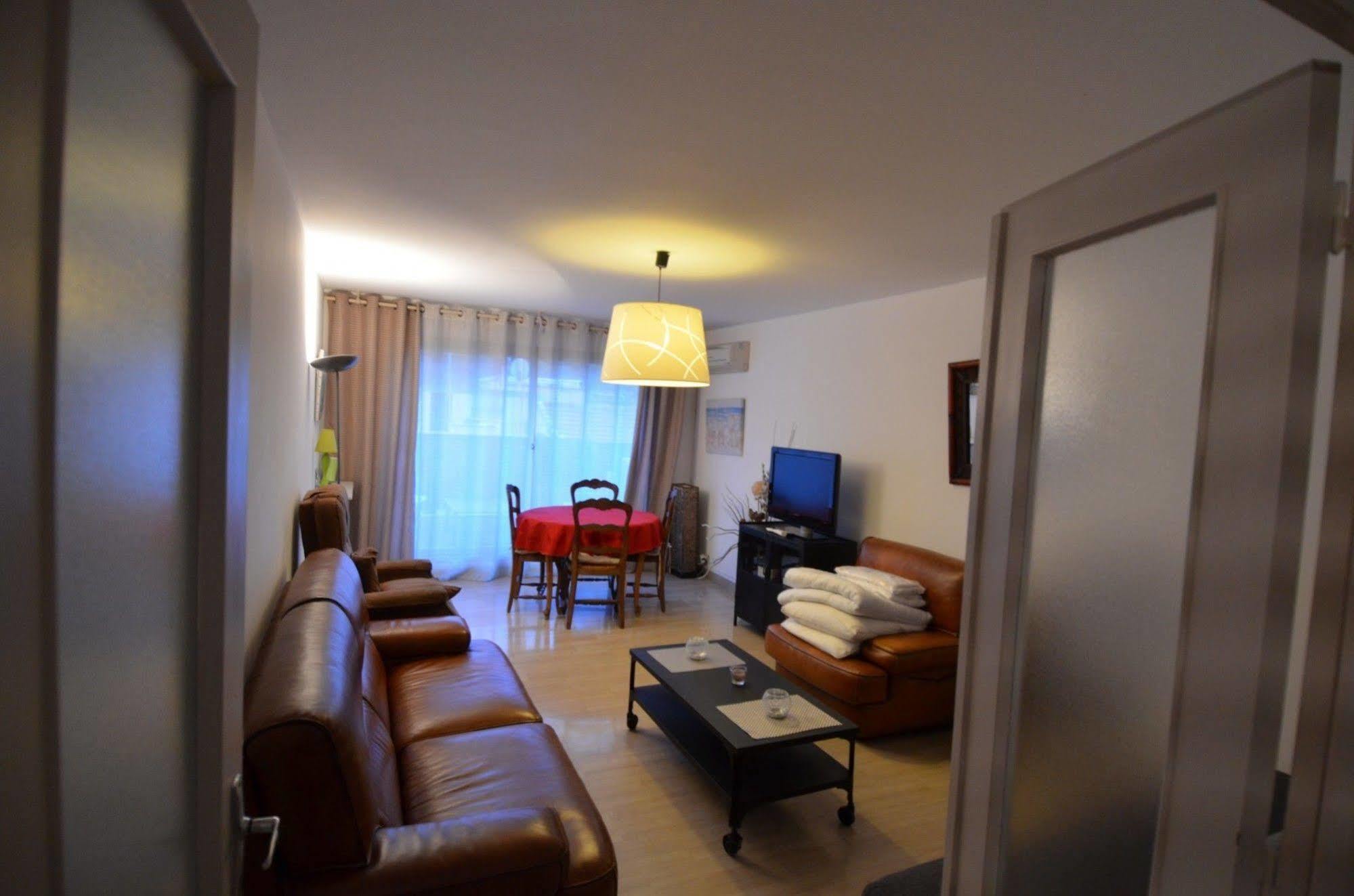 Appartement 6 Personnes Avec Terrasse Le Port Nizza Kültér fotó