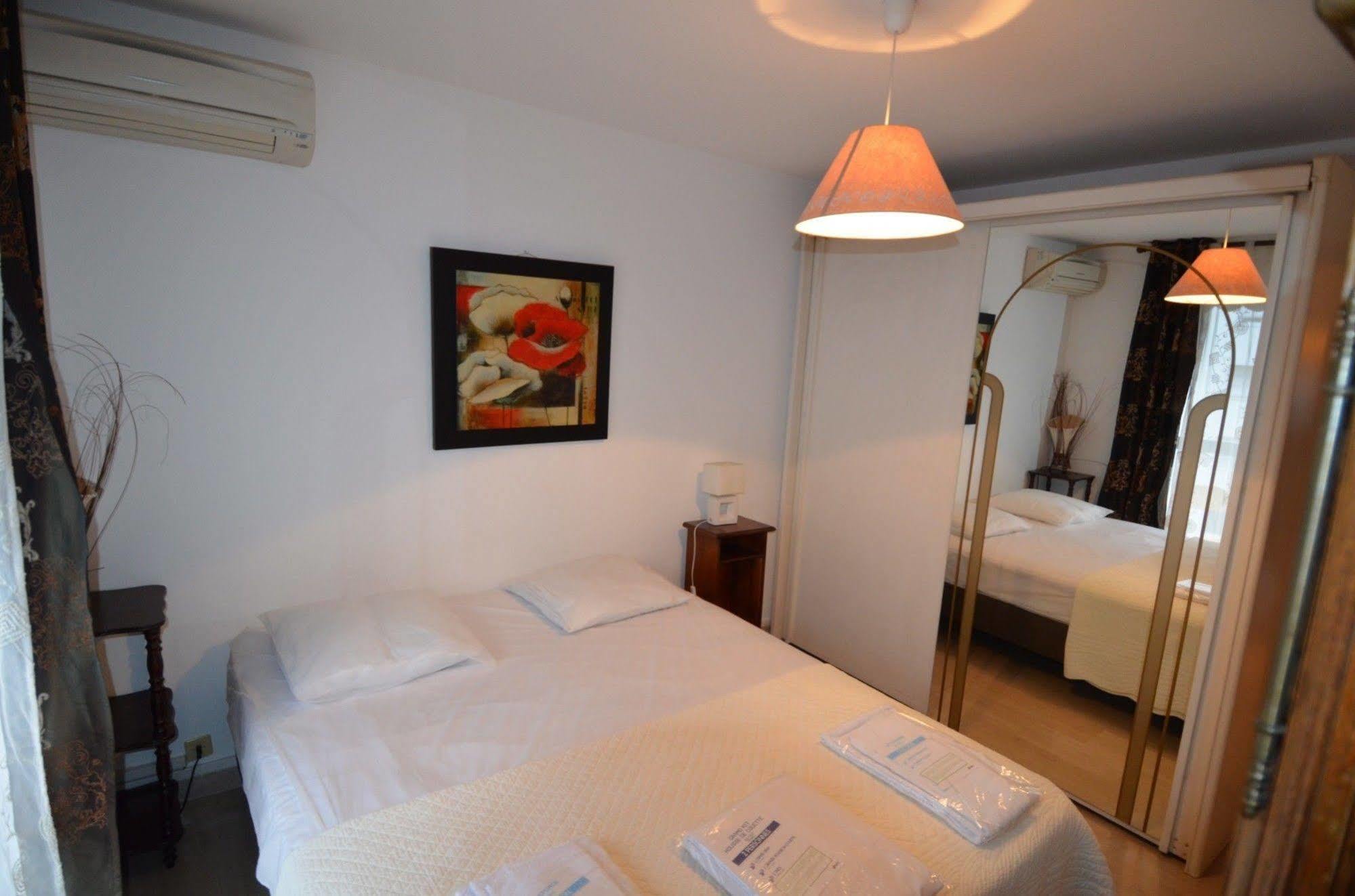 Appartement 6 Personnes Avec Terrasse Le Port Nizza Kültér fotó