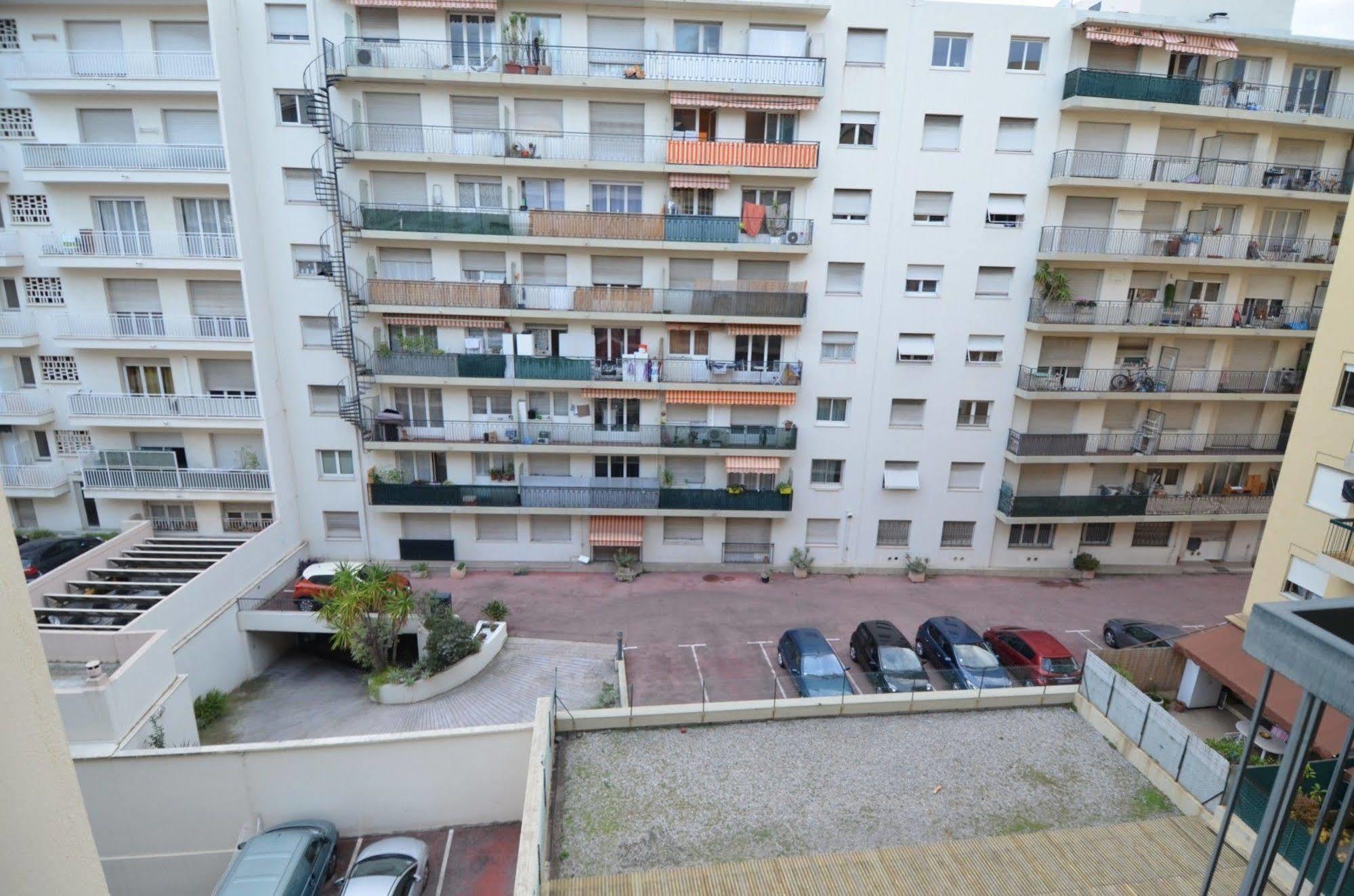 Appartement 6 Personnes Avec Terrasse Le Port Nizza Kültér fotó